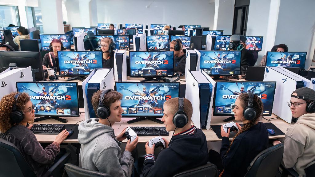 Can You Play Cross Platform Overwatch 2 Competitive? Complete Player Guide